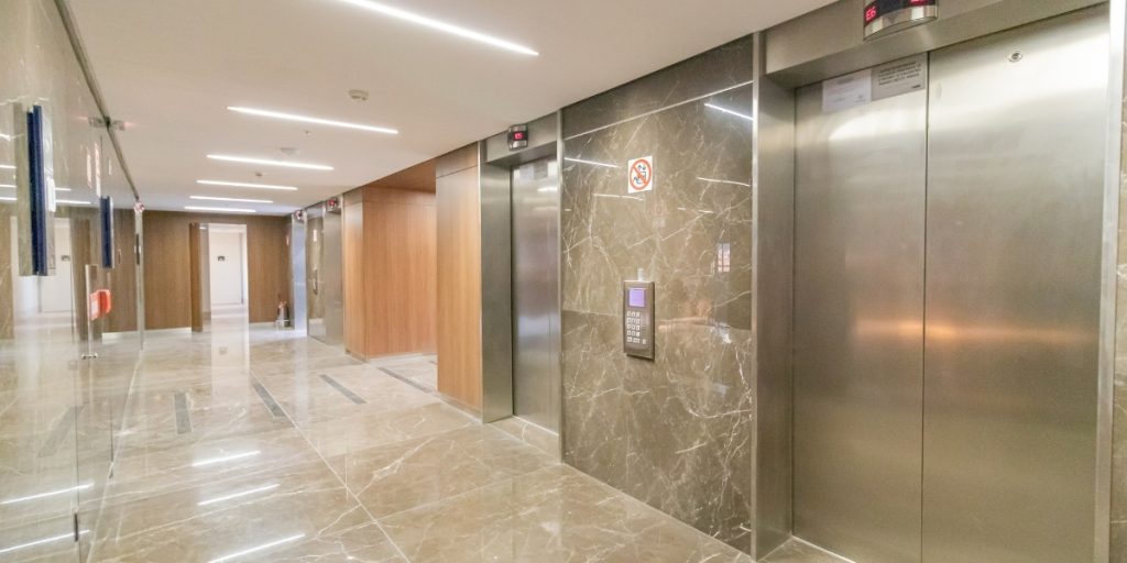 windy firmy Kone w Łodzi